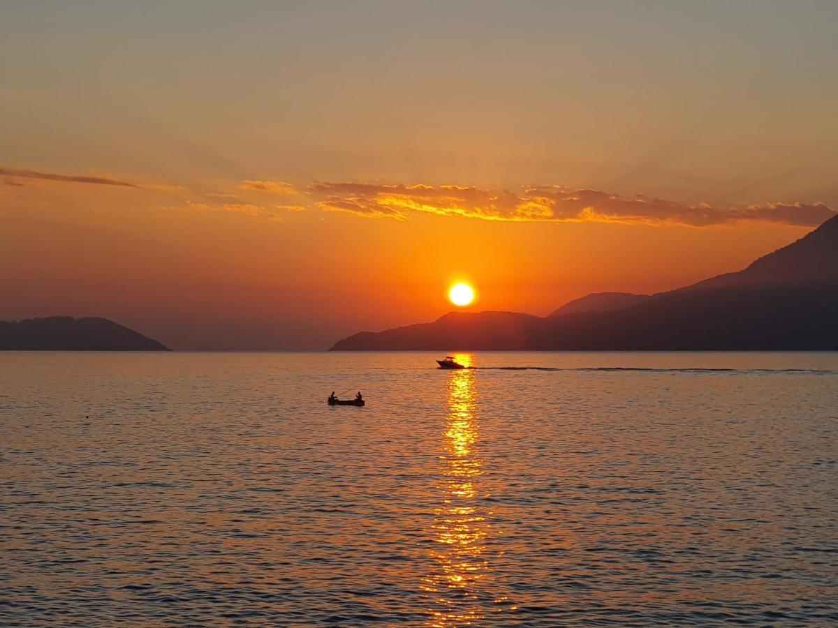 Bangalo Com Vista Para O Mar No Condominio Yacamim Ilhabela Praia Do Curral ภายนอก รูปภาพ